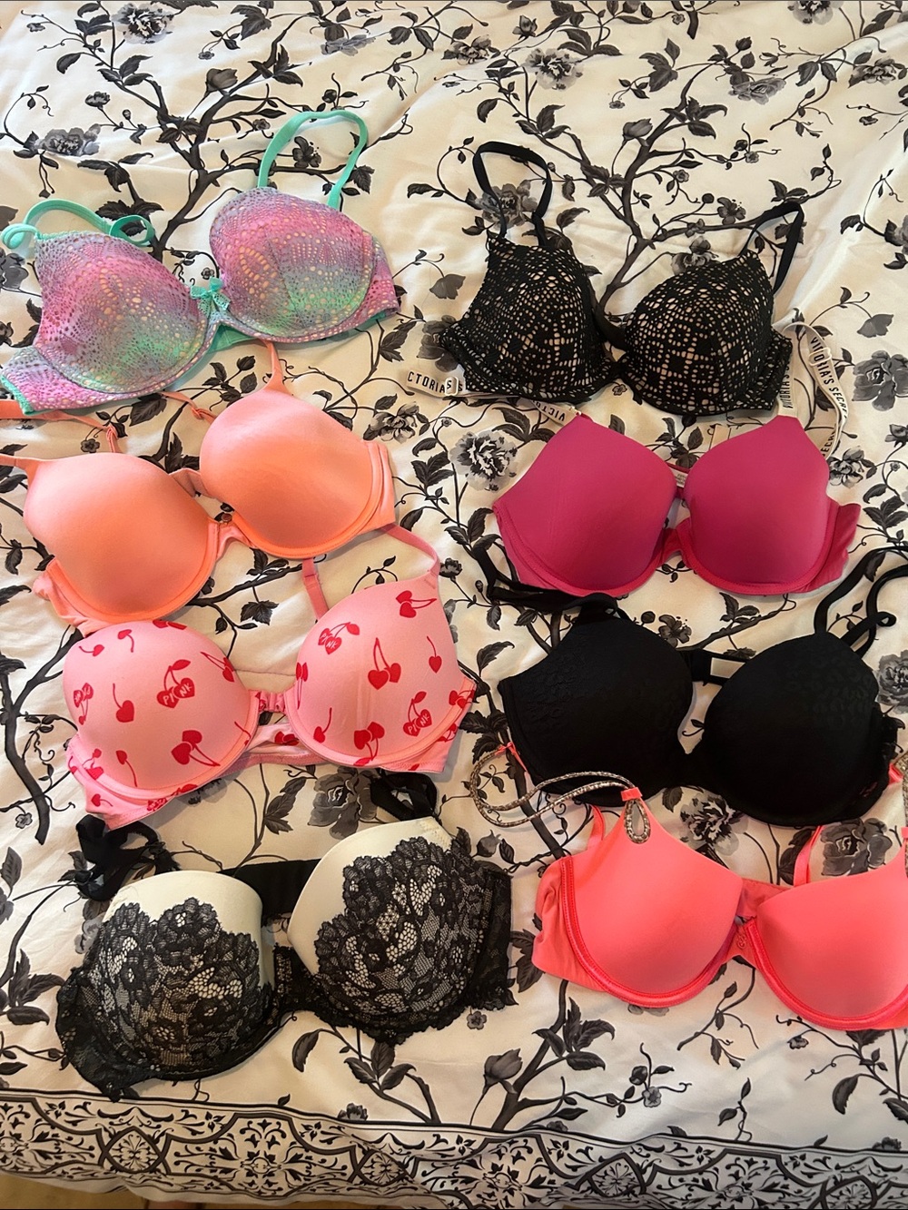 8 Victoria’s Secret bras Size 34 C